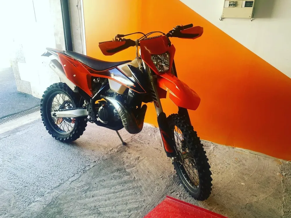 Honda à Sizun